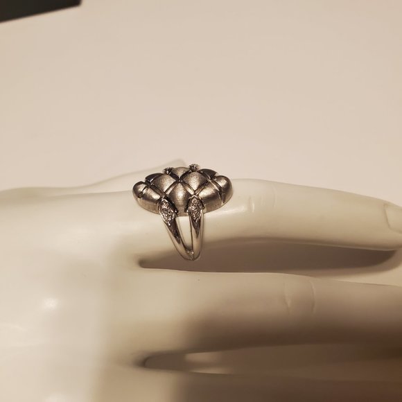 Original Design 18K white Gold Diamond Ring - Picture 9 of 12